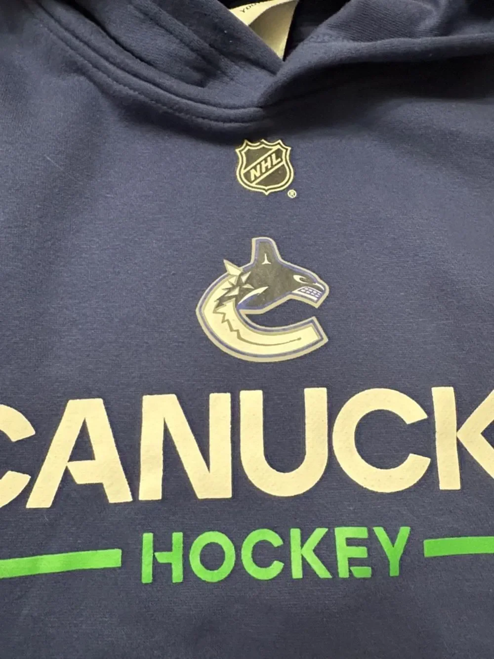 NWOT Vancouver Canucks Navy Hockey Hoodie M 10/12